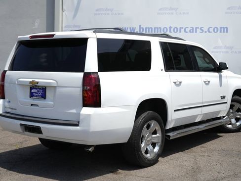 Used 2018 Chevrolet Suburban LT w/ LT Signature Package RWD image 3