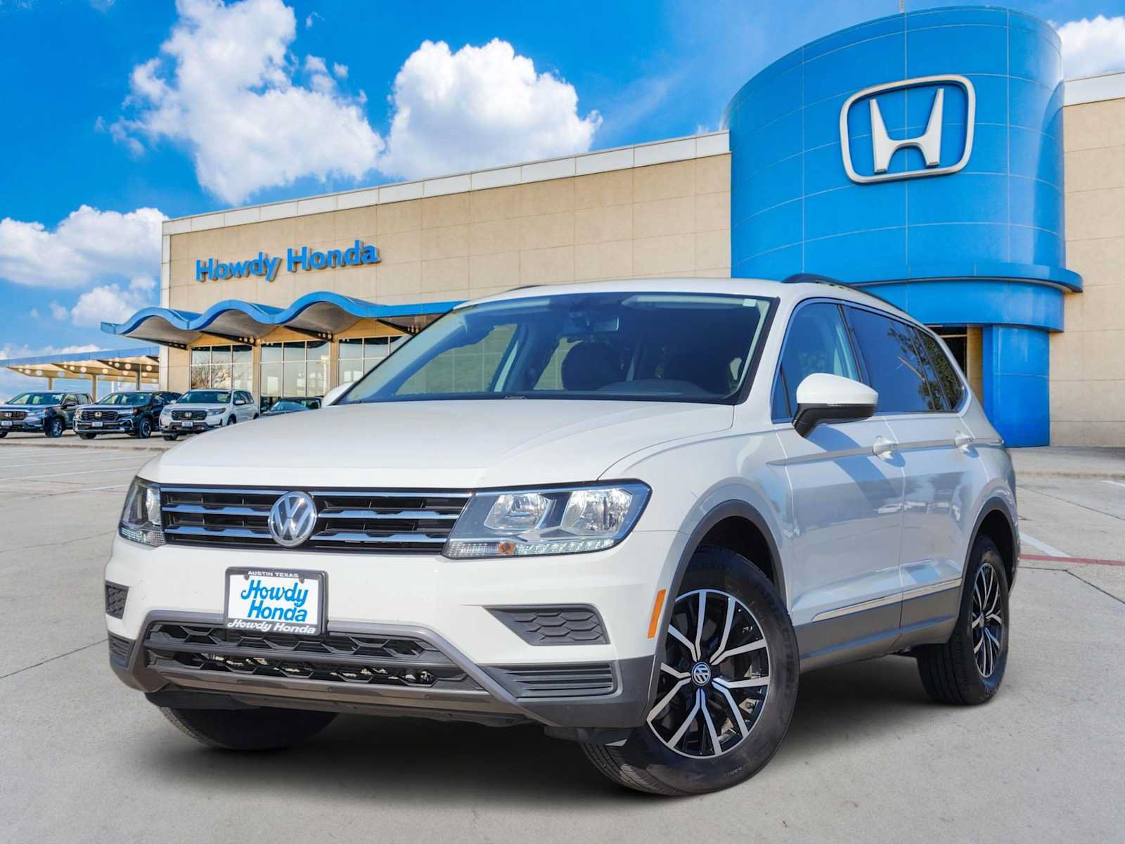 Used 2021 Volkswagen Tiguan SE FWD image 1