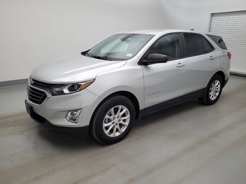 Used 2021 Chevrolet Equinox LS AWD/4WD image 2
