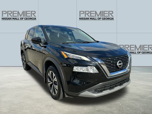 Used 2022 Nissan Rogue SV image 3