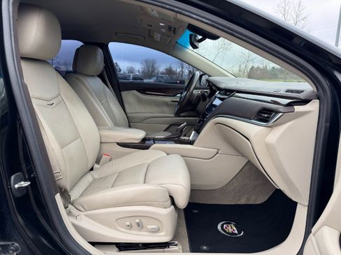 Used 2013 Cadillac XTS Luxury image 18