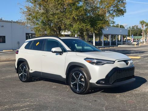 Used 2024 Toyota Corolla Cross XSE image 2