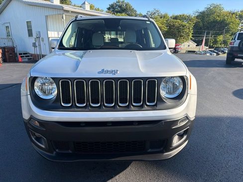 Used 2015 Jeep Renegade Latitude FWD image 2