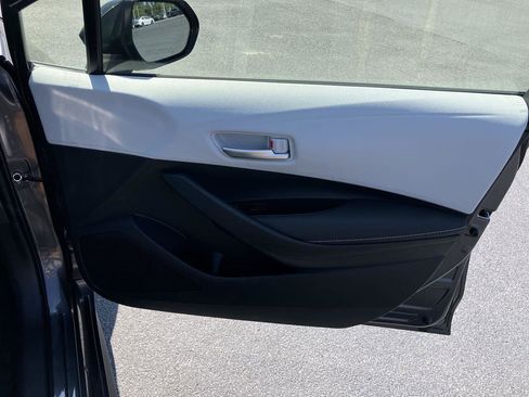 Used 2025 Toyota Corolla SE image 31