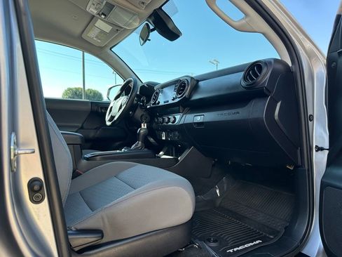 Used 2020 Toyota Tacoma SR image 33