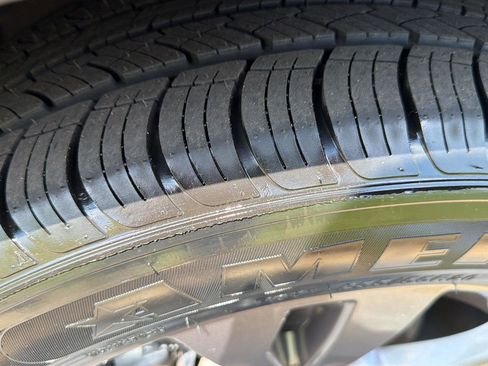 Used 2022 Ford Explorer XLT w/ Equipment Group 202A RWD image 41