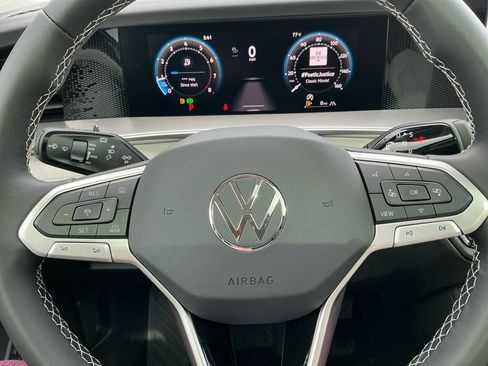 New 2025 Volkswagen Tiguan SE image 19