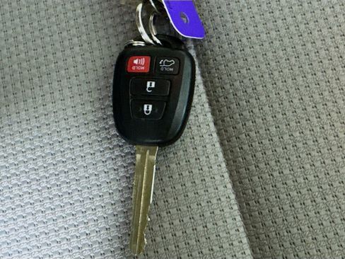 Used 2016 Toyota RAV4 XLE image 36