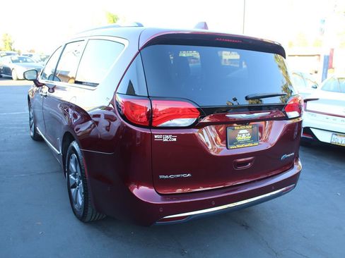 Used 2017 Chrysler Pacifica Platinum image 5