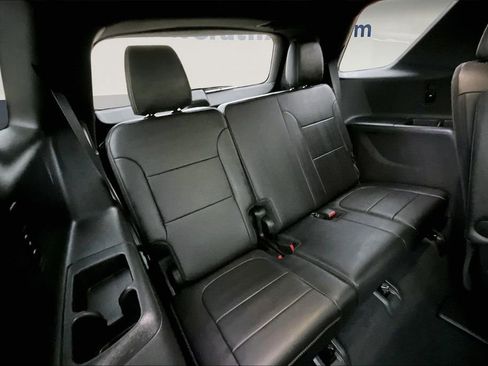 Used 2023 Chevrolet Traverse LT image 27