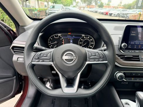Used 2024 Nissan Altima 2.5 SV image 21