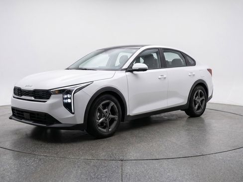 Used 2025 Kia K4 FWD image 3
