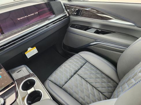 New 2025 Cadillac Escalade IQ Luxury 1 w/ Smart Trailering package image 20