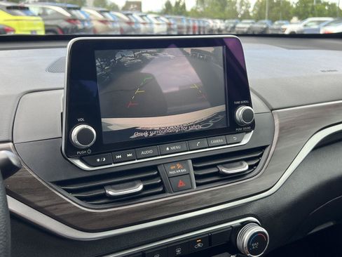 Used 2025 Nissan Altima 2.5 SV FWD image 36