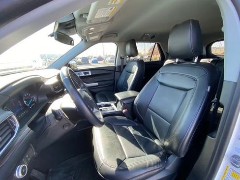 Used 2022 Ford Explorer Limited w/ Equipment Group 301A image 12
