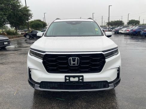 Used 2025 Honda Pilot Touring image 2