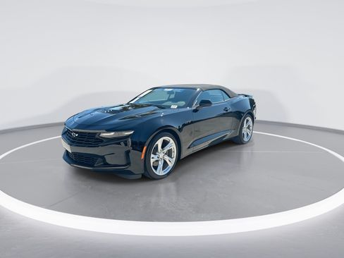 Used 2023 Chevrolet Camaro LT w/ Technology Package RWD image 5