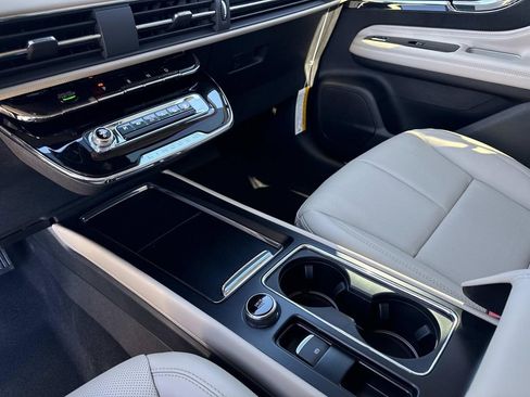 New 2026 Lincoln Corsair Premiere image 25