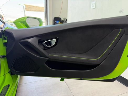 Used 2022 Lamborghini Huracan EVO RWD image 32