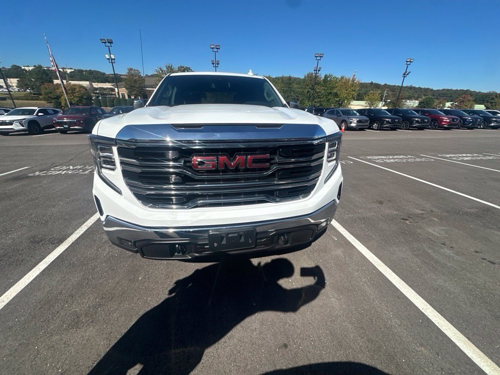Used 2025 GMC Sierra 1500 SLT AWD/4WD image 2