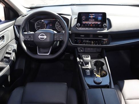 Certified 2025 Nissan Rogue SV w/ SV Premium Package AWD/4WD image 18