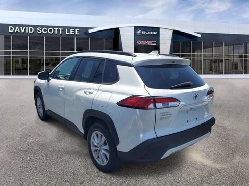 Used 2022 Toyota Corolla Cross LE w/ Moonroof Package FWD image 3