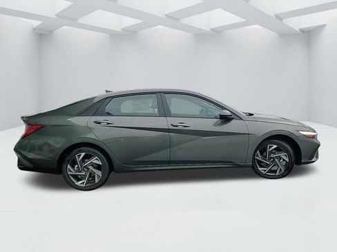 New 2025 Hyundai Elantra SEL image 4