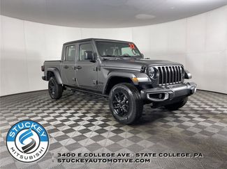 Used 2022 Jeep Gladiator Sport video 1