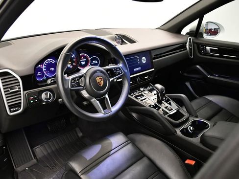 Used 2022 Porsche Cayenne image 4