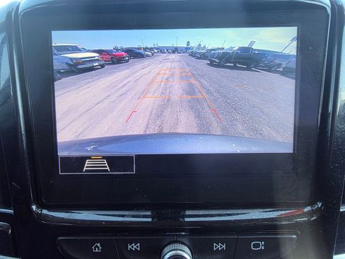 Used 2021 Chevrolet Traverse LT image 21