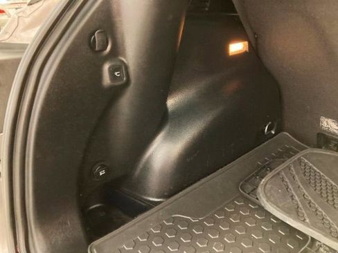 Used 2017 Jeep Compass Latitude w/ Cold Weather Group FWD image 40