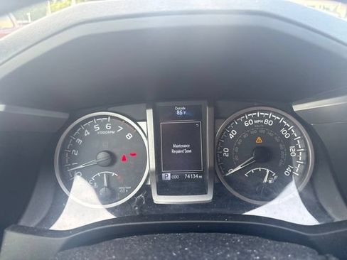 Used 2018 Toyota Tacoma Limited AWD/4WD image 10