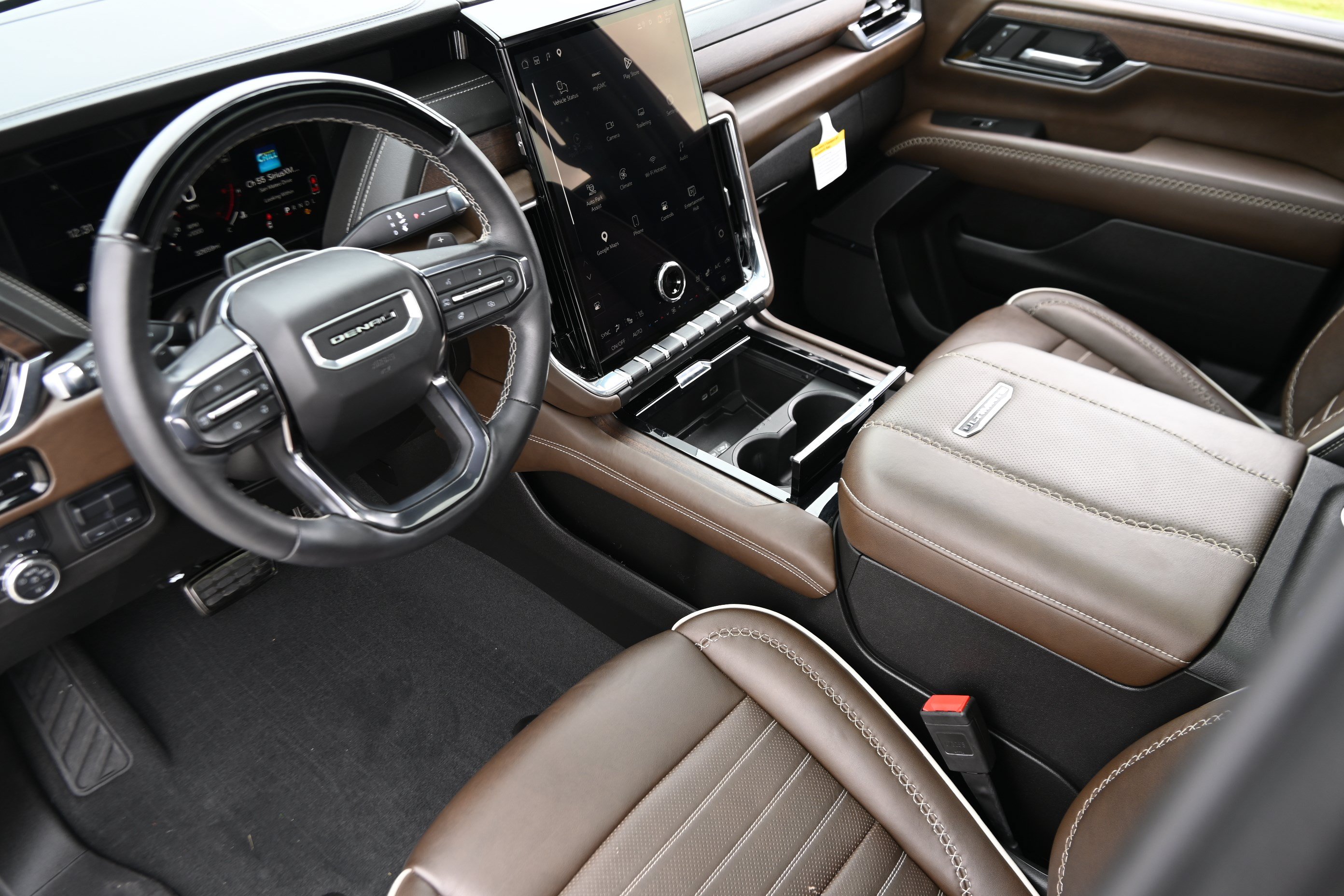 Used 2025 GMC Yukon Denali Ultimate AWD/4WD image 15