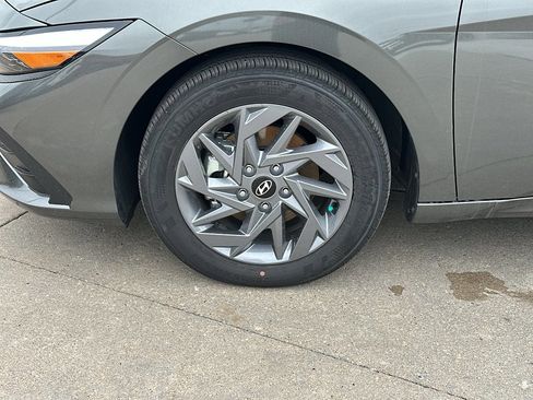 New 2026 Hyundai Elantra Hybrid FWD image 3
