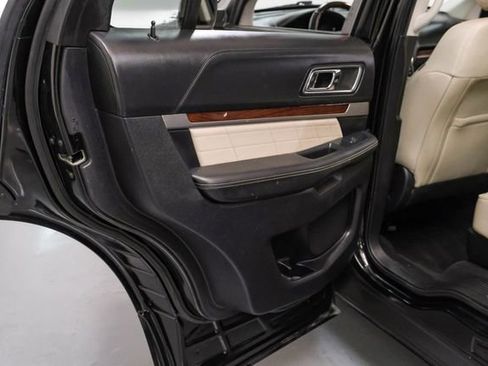 Used 2018 Ford Explorer Platinum image 43