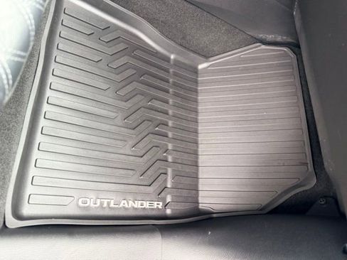 Used 2022 Mitsubishi Outlander SEL image 36