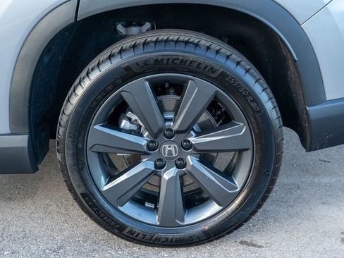 Used 2025 Honda Pilot Sport image 9