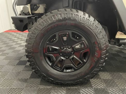Used 2011 Jeep Wrangler Unlimited Rubicon w/ Connectivity Group AWD/4WD image 16
