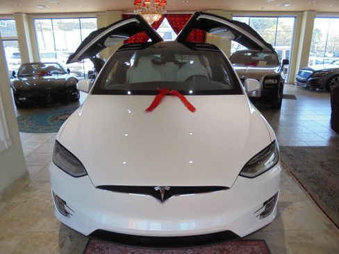 Used 2018 Tesla Model X P100D AWD/4WD image 2