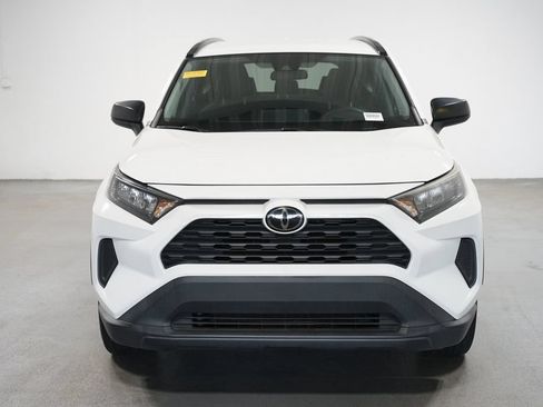 Used 2021 Toyota RAV4 LE FWD image 2