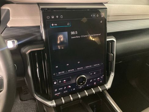 Used 2024 GMC Acadia Elevation image 2