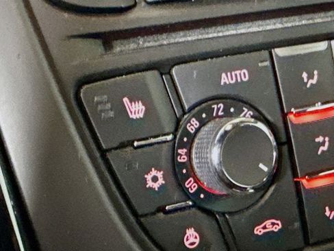 Used 2018 Buick Cascada Premium image 22