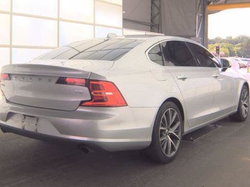 Used 2018 Volvo S90 T5 Momentum w/ Convenience Package FWD image 3
