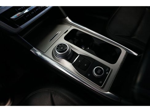 Used 2020 Ford Explorer XLT w/ Equipment Group 202A AWD/4WD image 20