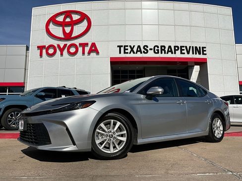 Used 2025 Toyota Camry LE image 2