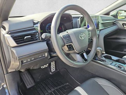 Used 2025 Toyota Camry SE w/ Convenience Package FWD image 10