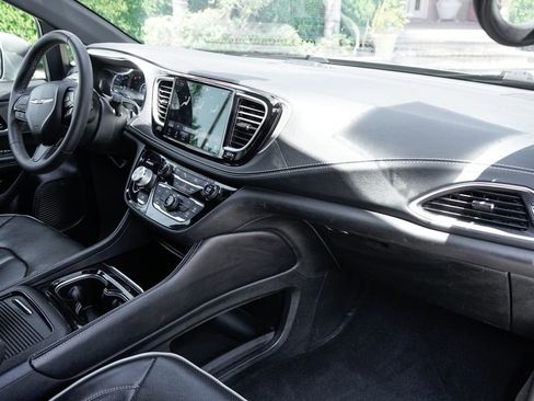 Used 2022 Chrysler Pacifica Limited w/ S Appearance Package FWD image 40