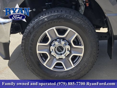 Used 2025 Ford F250 Lariat w/ Lariat Ultimate Package AWD/4WD image 7