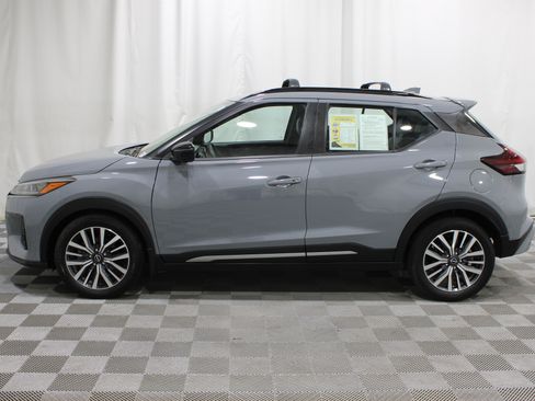 Used 2023 Nissan Kicks SR w/ SR Premium Package FWD image 33