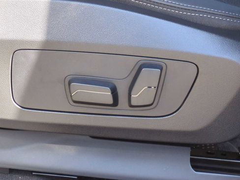 Used 2025 BMW X2 xDrive28i w/ Convenience Package image 17